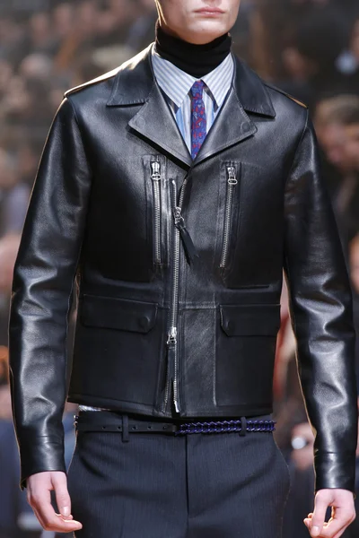 Look 19